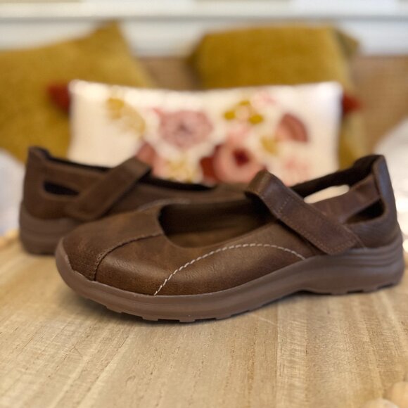 True balance Shoes - Mary Jane Flats